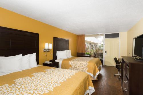 Days Inn & Suites by Wyndham Port Richey in Bayonet Pont (FL)