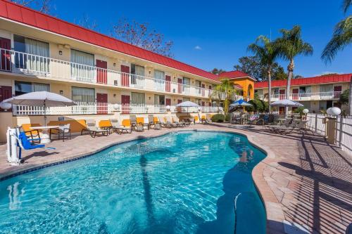 Úszómedence, Days Inn & Suites by Wyndham Port Richey in Bayonet Pont (FL)
