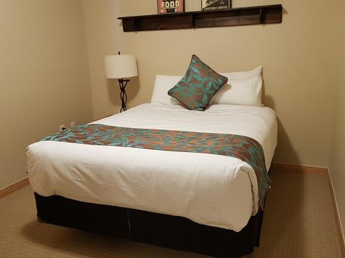 Three-Bedroom Suite with Spa Bath image 6