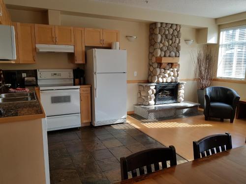 Three-Bedroom Suite with Spa Bath image 5