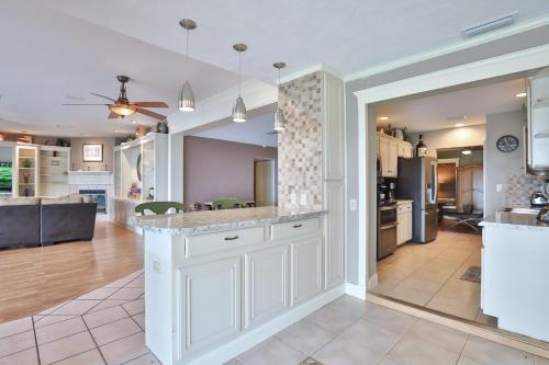 Luxury Gulf Front, No Storm Damage, Specials for Nov and Dec of 2024 in Palm Harbor, USA