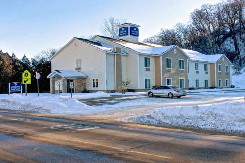 Cobblestone Inn&Suites Durand - Hotel