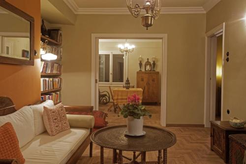 Athens noir: 1920s vibe on the East Mediterranean