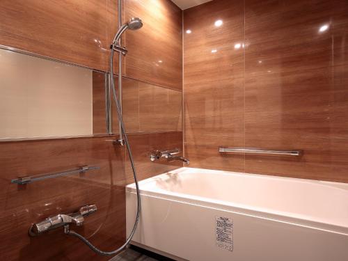 Deluxe Twin Room with Free access to Lounge - Non-Smoking image 8