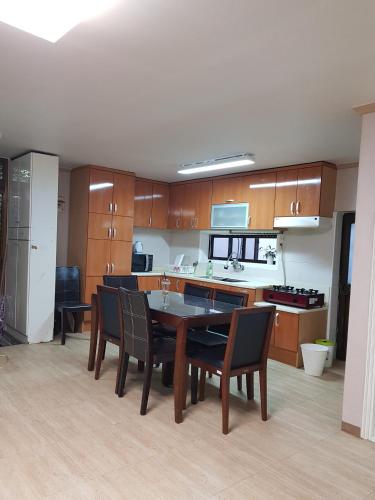 

Feel Home Apt 3min walk from subway