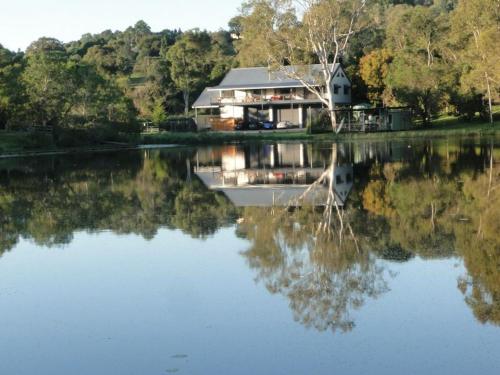 . Samford Lakes Rural Accommodation