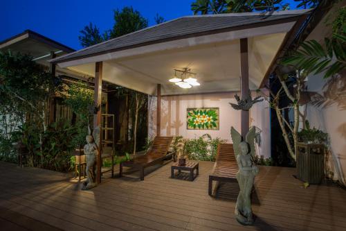 สระว่ายน้ำ, พลอยขุมทอง บูติก รีสอร์ท  (Ploy Khumthong Boutique Resort) in กรุงเทพ