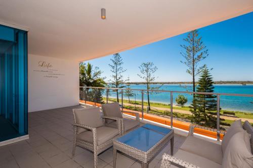 Silvershore Apartments on the Broadwater