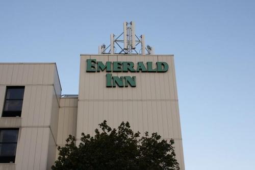 . Emerald Inn
