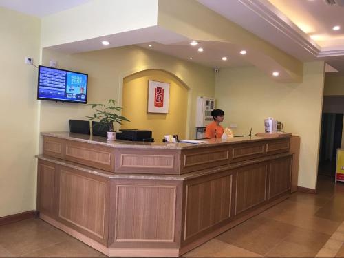 Home inn Sanya Shangpinjie Avenue Home inn Sanya Shangpinjie Avenue is a popular choice amongst travelers in Sanya, whether exploring or just passing through. The property has everything you need for a comfortable stay. Service-minded