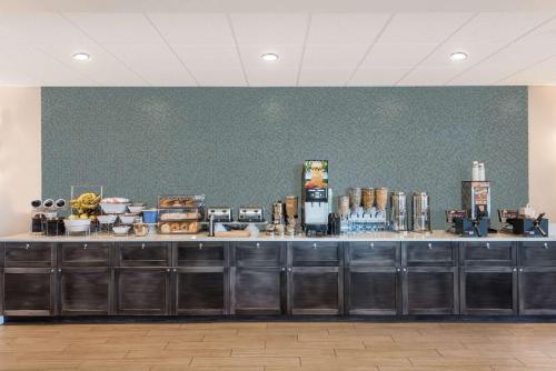 Howard Johnson by Wyndham Middletown Newport Area in Middletown, USA