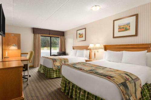 Travelodge by Wyndham Owen Sound ON