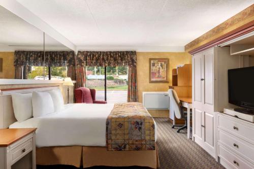 Travelodge by Wyndham Owen Sound ON