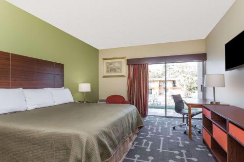 Howard Johnson by Wyndham Athens in Athens, USA