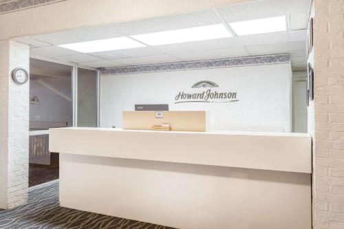 Howard Johnson by Wyndham Commerce GA - image 9