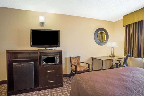 Queen Room with Two Queen Beds - Mobility Access/Non-Smoking