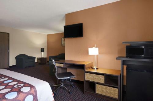 Super 8 by Wyndham Collinsville St. Louis