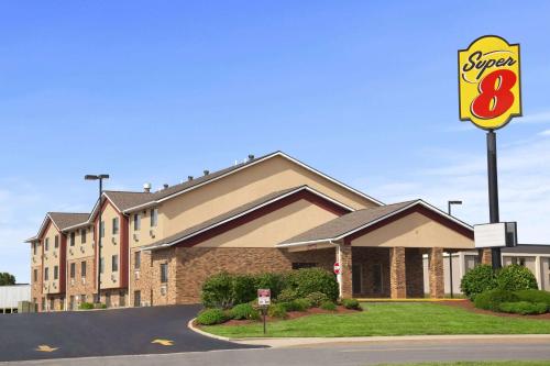 Super 8 by Wyndham Collinsville St. Louis - Accommodation - Collinsville