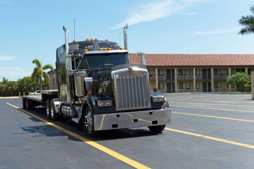 Super 8 by Wyndham Riviera Beach West Palm Beach - main image