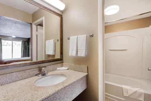 Knights Inn Lebanon in Lebanon, USA