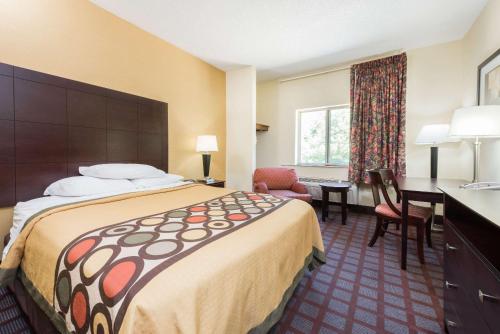 Super 8 by Wyndham Bloomington University Area Room Type - Queen Room with Two Queen Beds - Non-Smoking