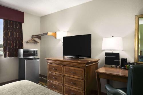 Travelodge by Wyndham Battle Creek - image 10