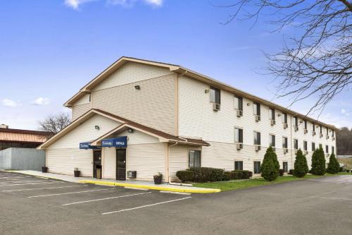 Travelodge by Wyndham Battle Creek - Hotel
