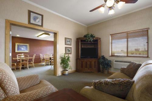 Super 8 by Wyndham Cuba - image 4