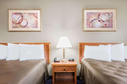 Red Carpet Inn Lancaster - image 2