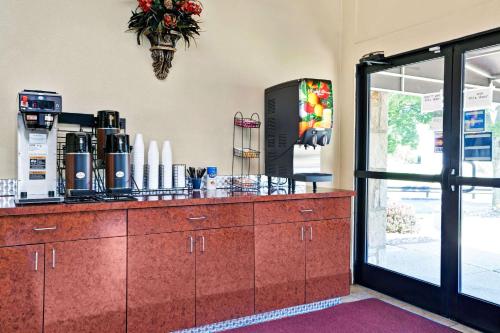 Knights Inn Charleston West Virginia in Charleston, USA
