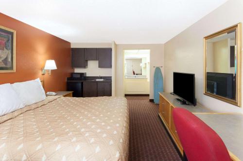 Knights Inn - Tucker - image 9