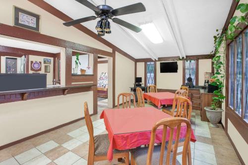 บริการและสิ่งอำนวยความสะดวก, ไนต์ส อินน์ - แบตเทิล ครีก มิชิแกน (Knights Inn - Battle Creek MI) in แบตเทิลครีก (MI)