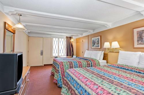 Double Room with Two Double Beds - Non-Smoking