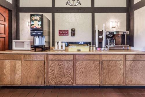 Knights Inn Racine - image 3