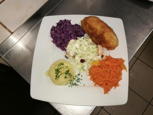 Centrum Ostra Brama im. Jana Pawła II (Centrum Ostra Brama im. Jana Pawla II) in Skarzysko Kamienna