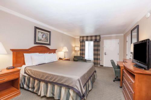 Travelodge by Wyndham Sylmar CA in Sylmar, USA
