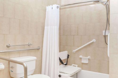 Travelodge by Wyndham Sylmar CA in Sylmar, USA