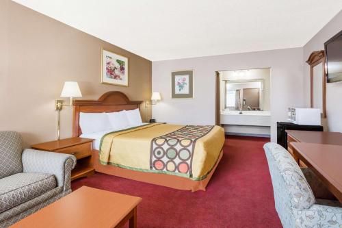 Super 8 By Wyndham Greensboro in Clinton Heights