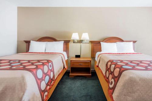 Super 8 by Wyndham Greensboro - image 3