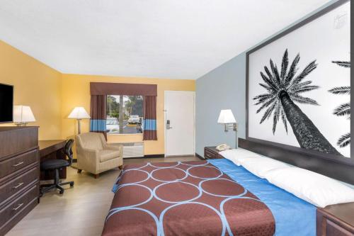 Super 8 by Wyndham Sarasota Near Siesta Key - image 8