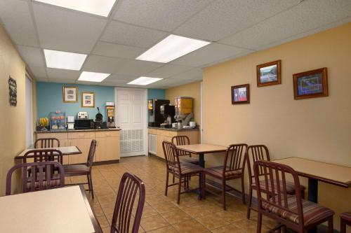 Super 8 by Wyndham Austin Downtown/Capitol Area in Austin, USA