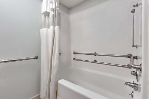 Travelodge by Wyndham Pelham Birmingham - image 7