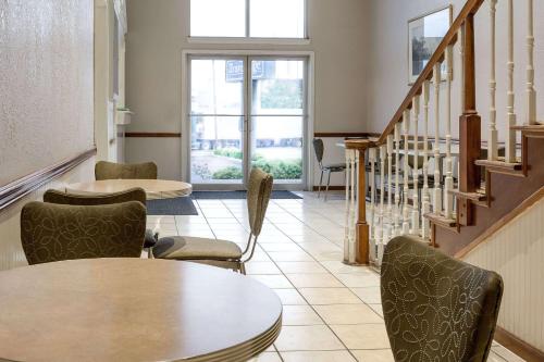 Travelodge by Wyndham Pelham Birmingham - image 9