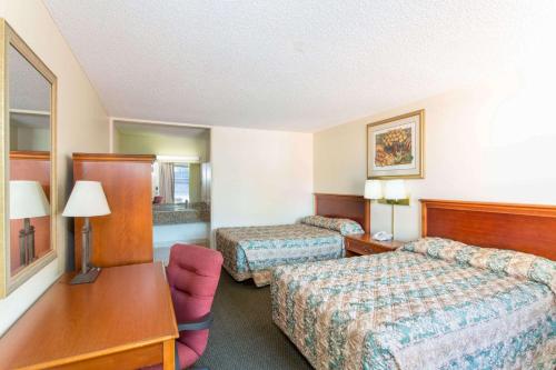 Super 8 by Wyndham Meadow Wood Courtyard – Reno, NV