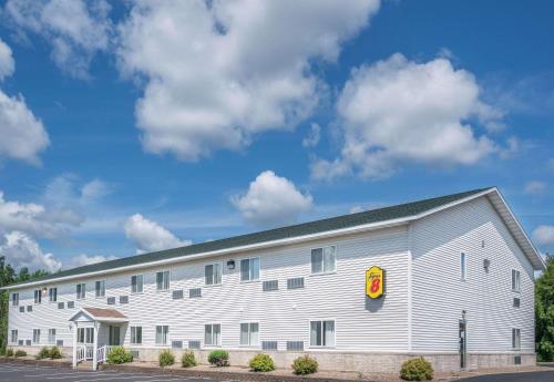 Super 8 by Wyndham Phillips in Phillips, USA