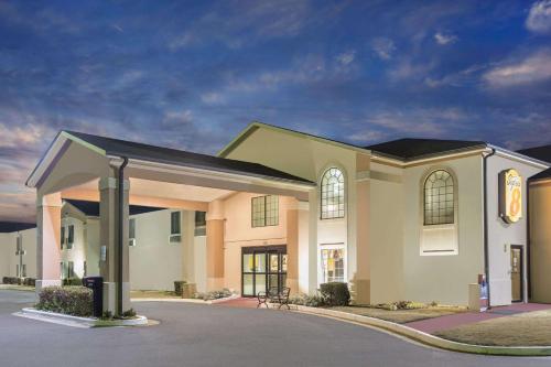 Super 8 by Wyndham Dawsonville - Hotel