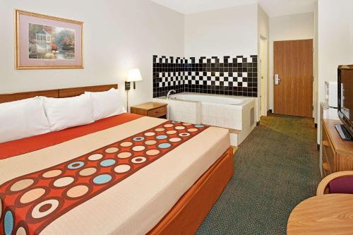 Super 8 by Wyndham Hampshire IL - image 2