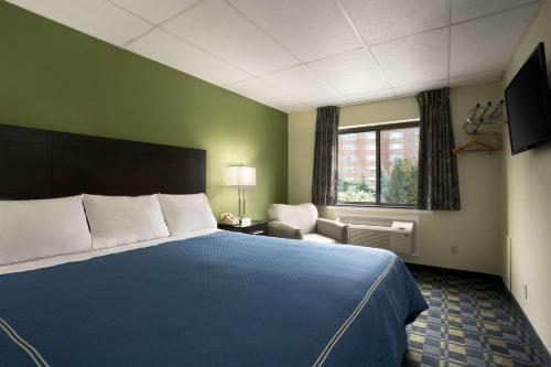 Travelodge by Wyndham Cleveland Lakewood