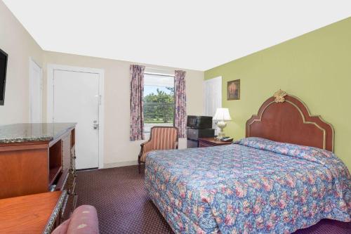 Knights Inn Emporia - image 2