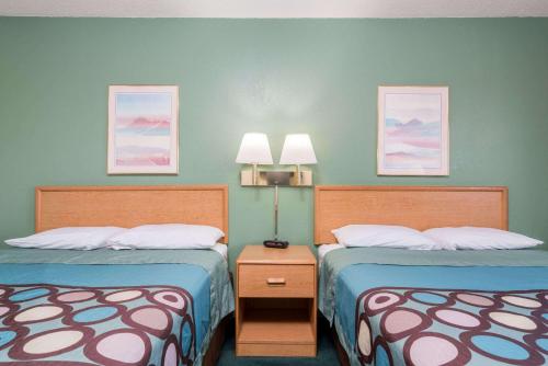 Super 8 by Wyndham Milaca